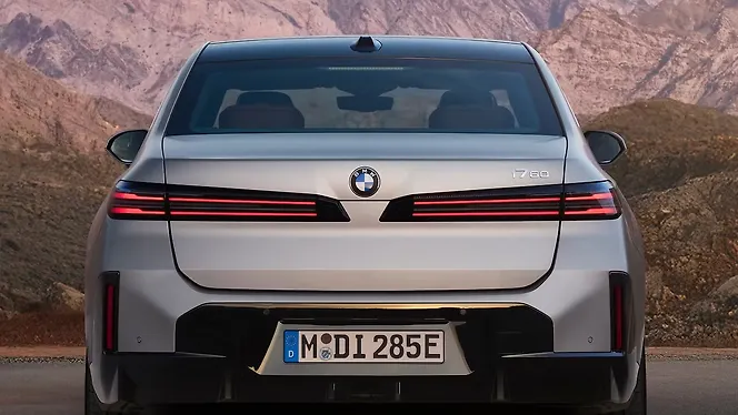 बीएमडब्ल्यू i7 Facelift पीछे का व्यू