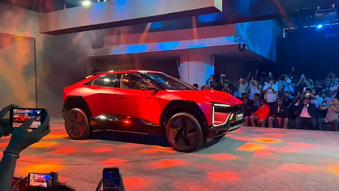 महिंद्रा BE 6 FE 2026 ठीक सामने तीन चौथाई