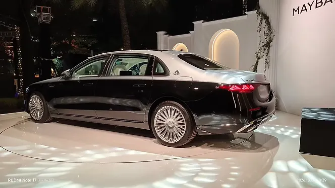 Mercedes-Benz Maybach S-Class Left Rear Three Quarter Mercedes-Benz Maybach S-Class Left Rear Three Quarter