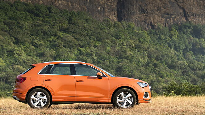 Audi Q3 Right Side View