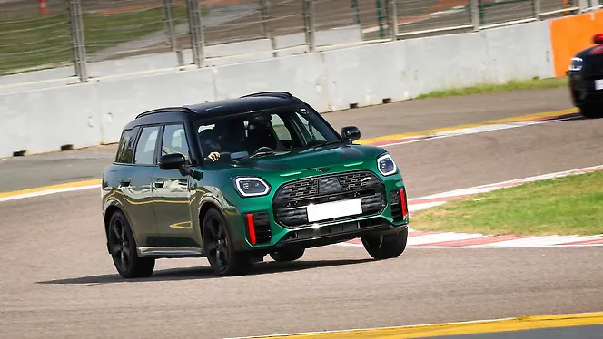 Mini Countryman Right Front Three Quarter