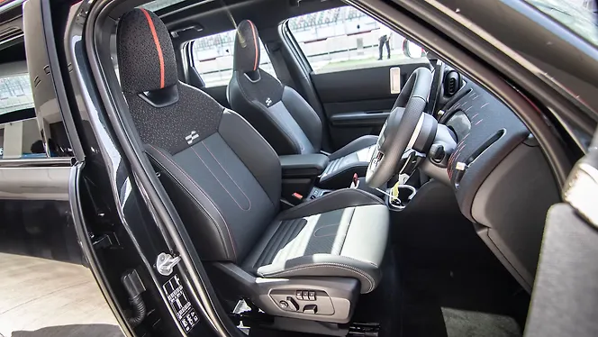 Mini Countryman Front Row Seats