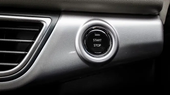 महिंद्रा XUV700 इंजन स्टार्ट बटन