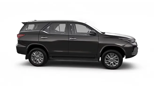 टोयोटा फ़ॉर्च्यूनर राइट साइड का दृश्य