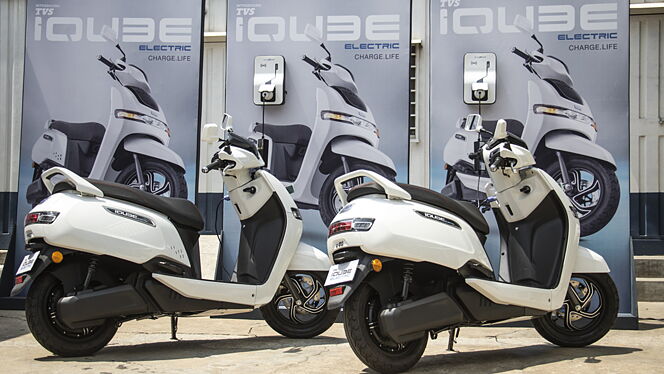 TVS iQube Colours in India, 7 iQube Colour Images - BikeWale