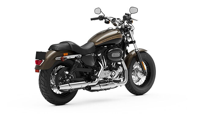 Harley-Davidson 1200 Custom Rear Three-Quarter