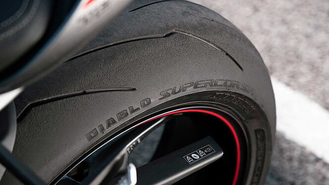 Triumph Street Triple RS Wheels-Tyres