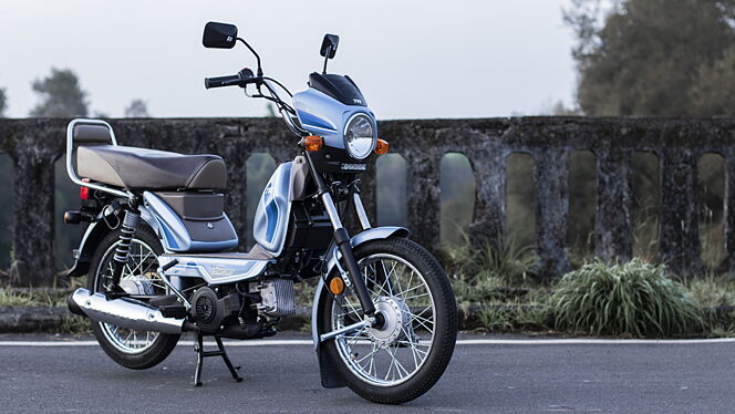 TVS XL100 Comfort Right Front Three Quarter