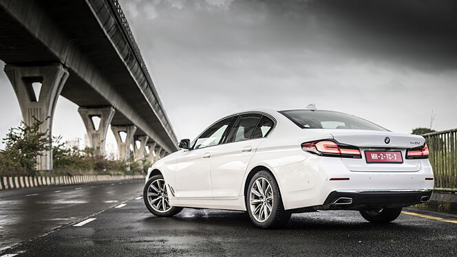 Discontinued 5 Series 520d M Sport on road Price