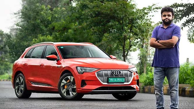 Audi e-tron Right Front Three Quarter
