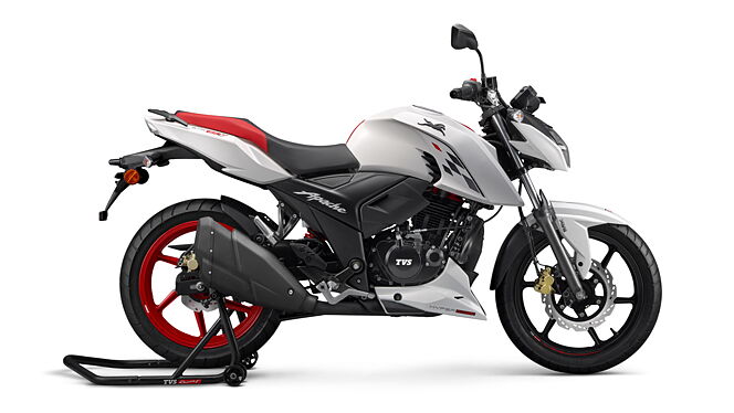 TVS Apache RTR 160 4V Right Side View