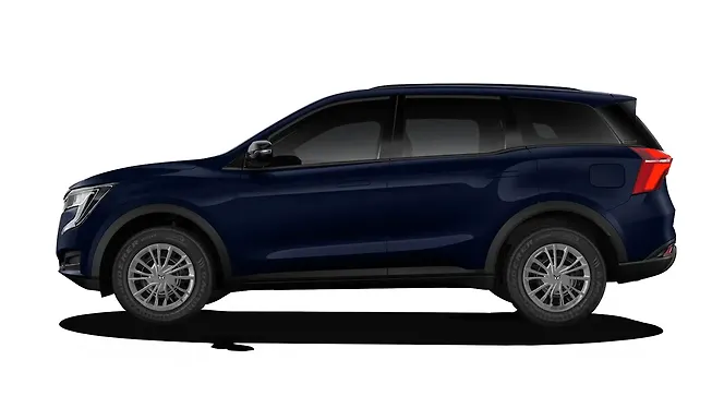 Mahindra XUV700 AX5 Select 2WD Petrol 2.0L Turbo Manual 7 STR